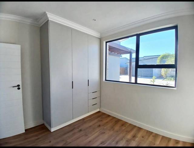 2 BEDROOM TOWNHOUSE FOR SALE IN SALT ROCK
